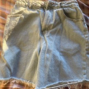 Only tried on Pretty Little Thing , boyfriend shorts size 0 usa .